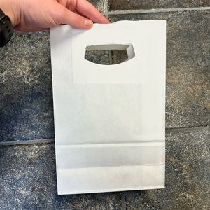 250 White Paper Take-Out Bags for Business - 7 1⁄8 x 3 1⁄4 x 10 3⁄4"